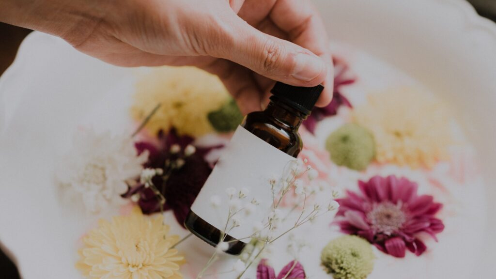A aromaterapia fornece benefícios ao corpo e possuem uma variedade de essências. Conheça as essências para sauna e aproveite todos os aromas.