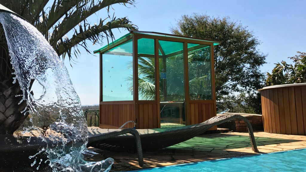 Os benefícios da sauna de madeira envolvem baixo consumo de energia, segurança para as crianças,saúde, bem estar e sua área de lazer com um visual incrível.